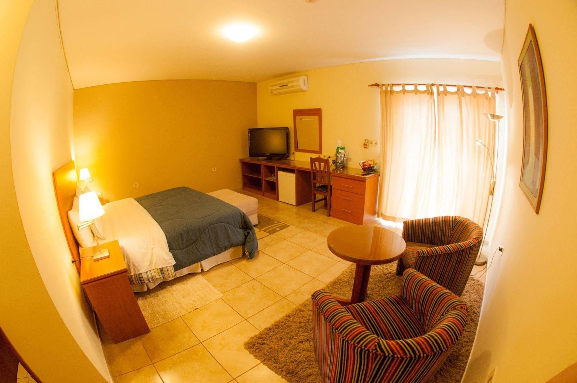 Convair Hotel Ciudad del Este Esterno foto